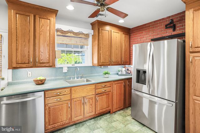242 N ROLLING RD, Springfield, PA 19064