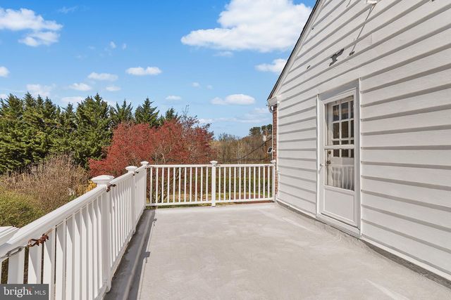 242 N ROLLING RD, Springfield, PA 19064