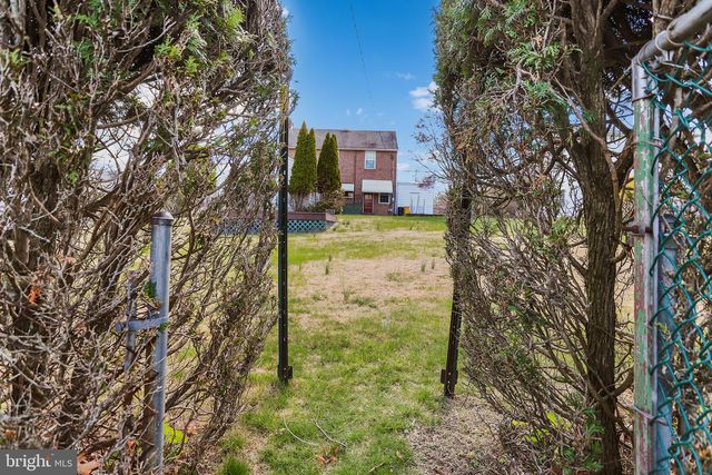 242 N ROLLING RD, Springfield, PA 19064