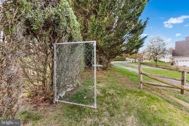 242 N ROLLING RD, Springfield, PA 19064
