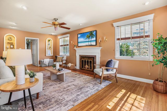242 N ROLLING RD, Springfield, PA 19064