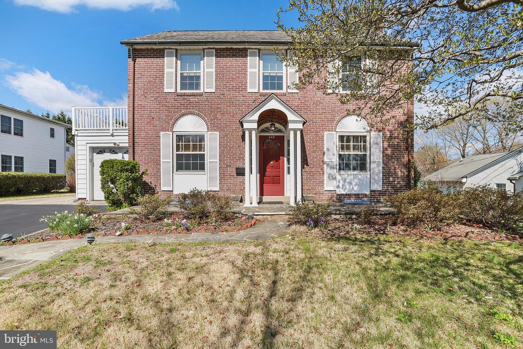 242 N ROLLING RD, Springfield, PA 19064