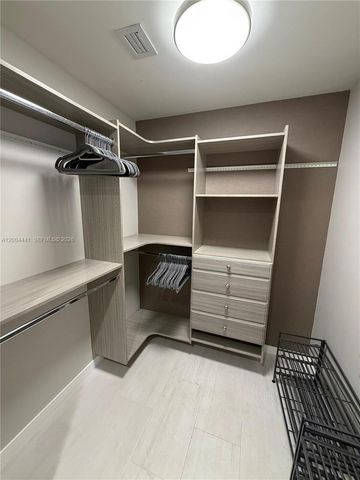 1000 Brickell Plz 4207, Miami, FL 33131