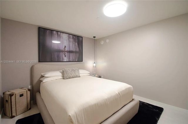 1000 Brickell Plz 4207, Miami, FL 33131