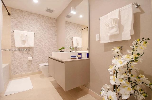 1000 Brickell Plz 4207, Miami, FL 33131