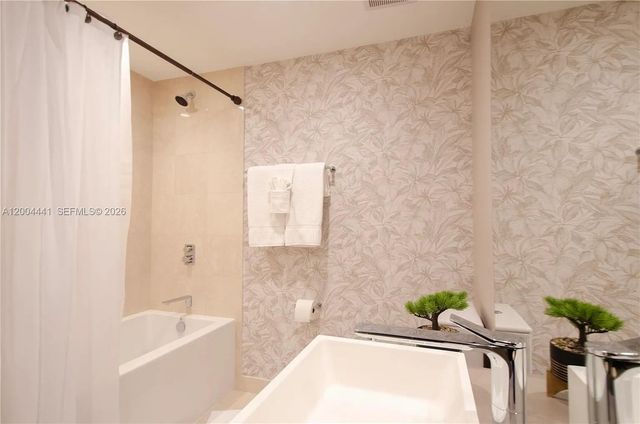 1000 Brickell Plz 4207, Miami, FL 33131