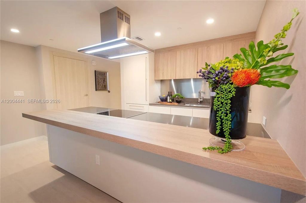 1000 Brickell Plz 4207, Miami, FL 33131