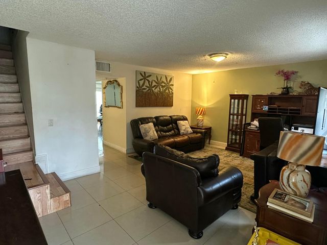 7424 NW 75th Street, Tamarac, FL 33321