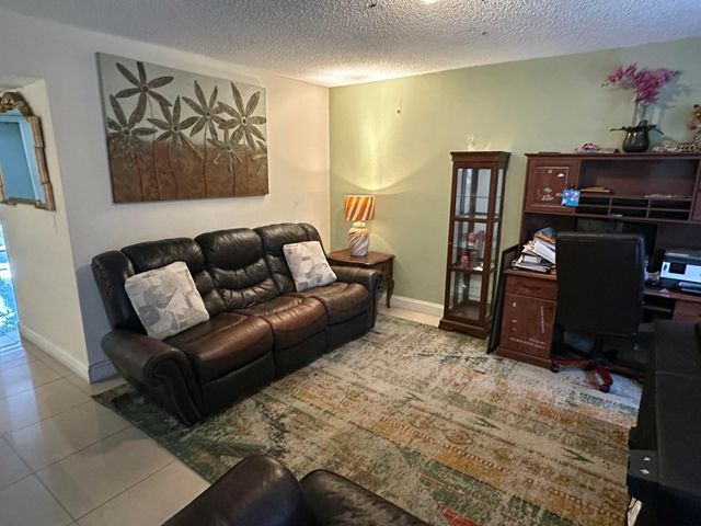 7424 NW 75th Street, Tamarac, FL 33321