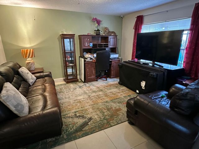 7424 NW 75th Street, Tamarac, FL 33321