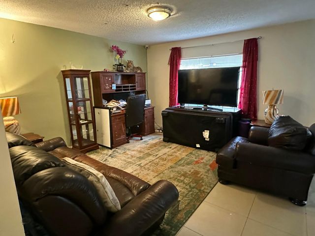 7424 NW 75th Street, Tamarac, FL 33321
