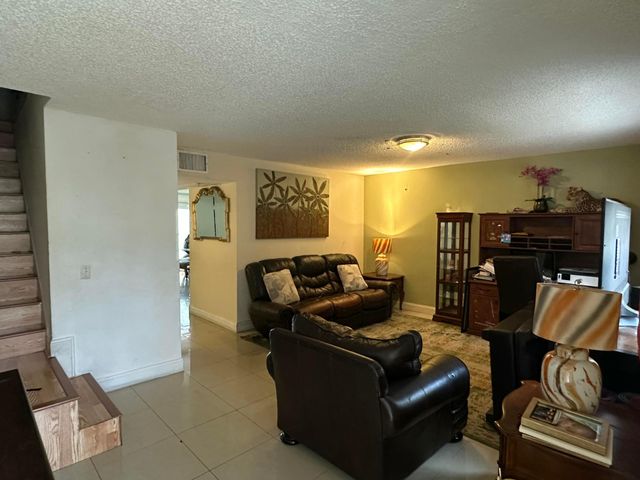7424 NW 75th Street, Tamarac, FL 33321
