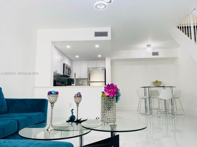 8615 NW 5th Terrace 14206, Miami, FL 33126