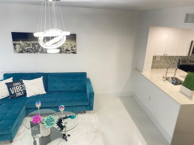8615 NW 5th Terrace 14206, Miami, FL 33126