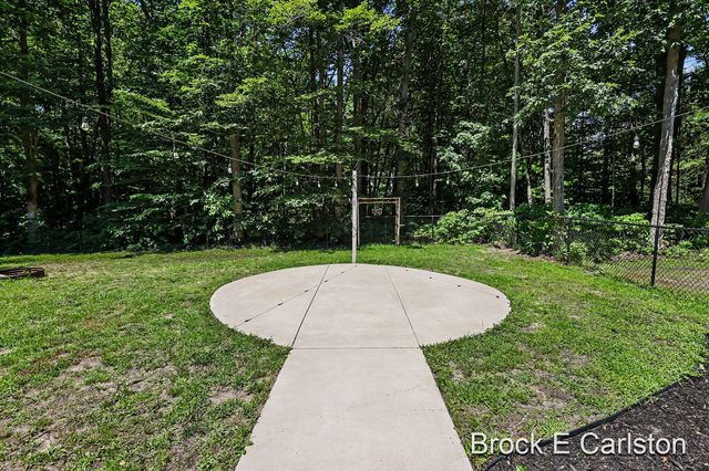 1294 Tall Tree Lane, Muskegon, MI 49445