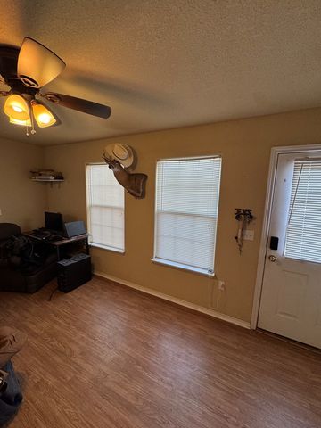 306 E 2nd St, Van Horn, TX 79855