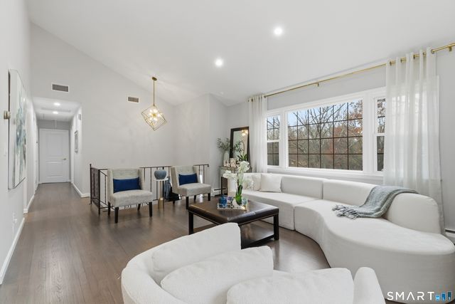 5 Nyselius Place, Stamford, CT 06905