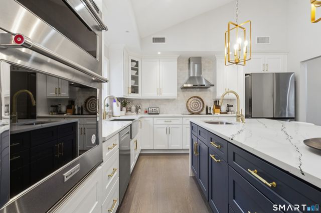 5 Nyselius Place, Stamford, CT 06905