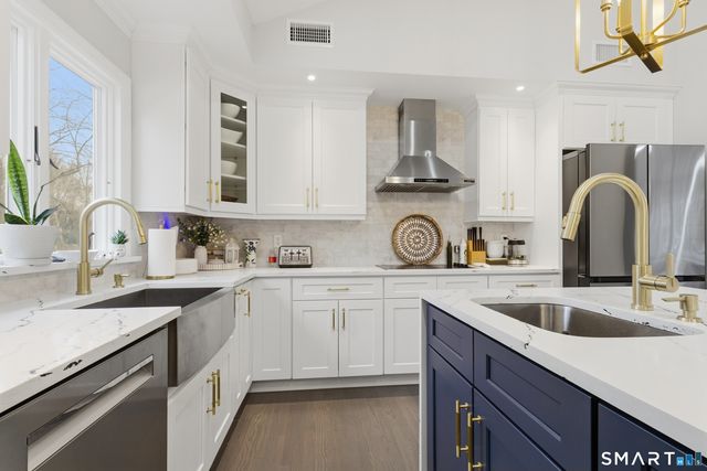 5 Nyselius Place, Stamford, CT 06905