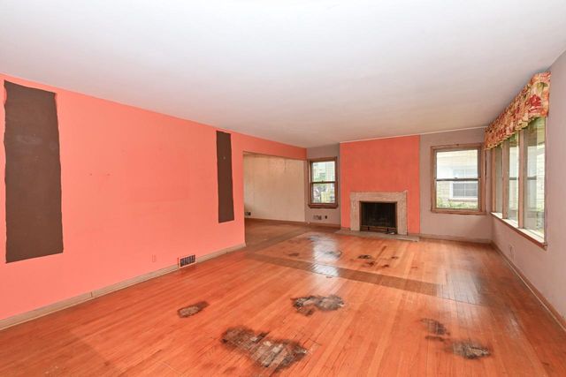 2020 Menomonee River PARKWAY, Wauwatosa, WI 53226