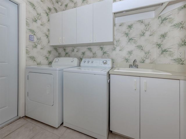 2139 CALUSA LAKES BOULEVARD, Nokomis, FL 34275