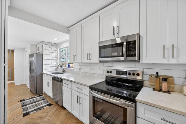 1209 E CRENSHAW STREET, Tampa, FL 33604