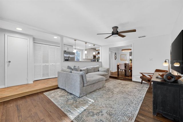 1209 E CRENSHAW STREET, Tampa, FL 33604