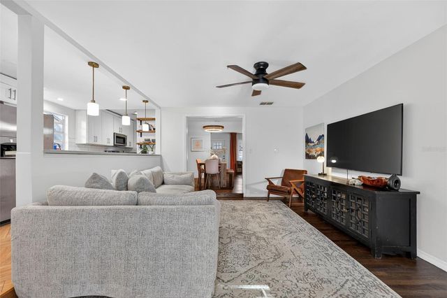 1209 E CRENSHAW STREET, Tampa, FL 33604