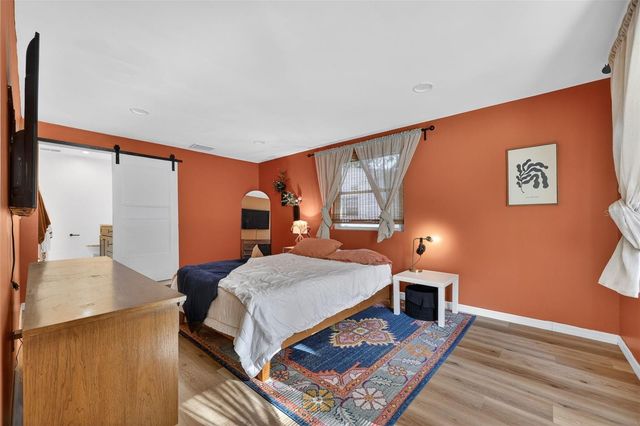 1209 E CRENSHAW STREET, Tampa, FL 33604