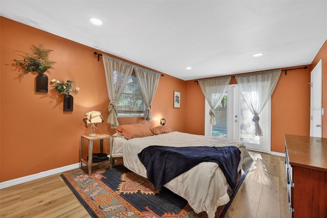 1209 E CRENSHAW STREET, Tampa, FL 33604