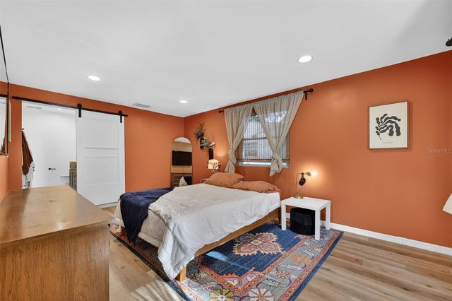 1209 E CRENSHAW STREET, Tampa, FL 33604