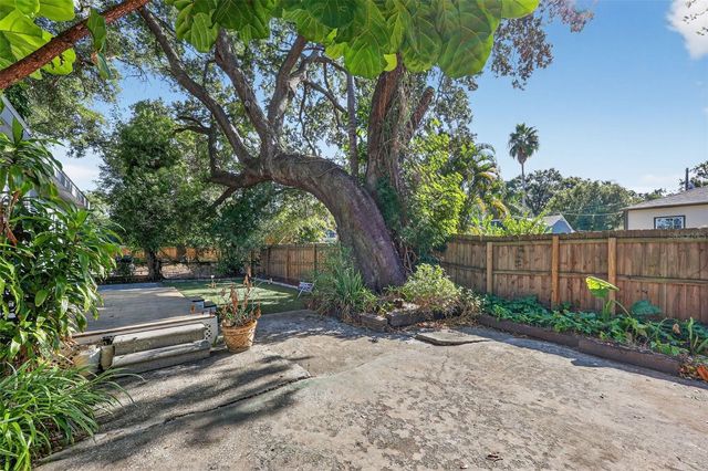 1209 E CRENSHAW STREET, Tampa, FL 33604