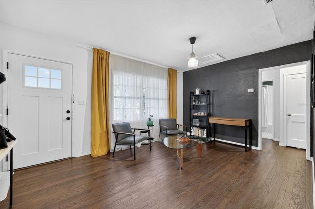 1209 E CRENSHAW STREET, Tampa, FL 33604