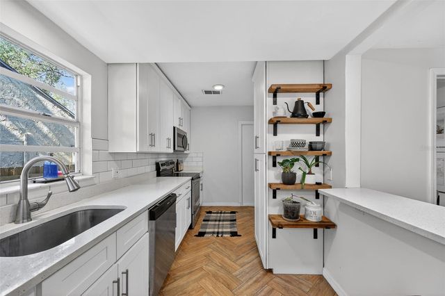 1209 E CRENSHAW STREET, Tampa, FL 33604