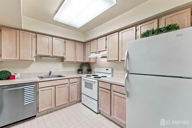 2214 Sayre Drive, Plainsboro, NJ 08540