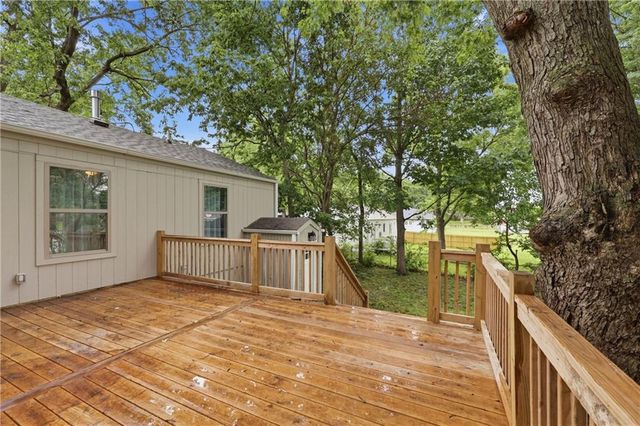 2526 Queen Ridge Drive, Independence, MO 64055