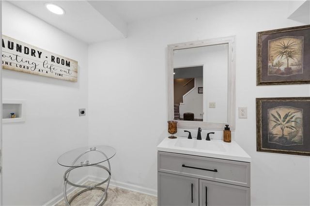 2526 Queen Ridge Drive, Independence, MO 64055