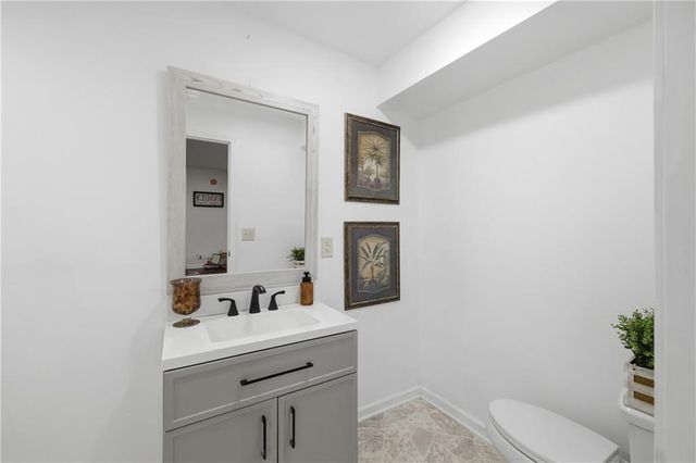2526 Queen Ridge Drive, Independence, MO 64055