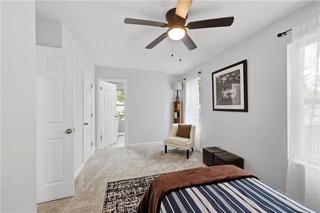 2526 Queen Ridge Drive, Independence, MO 64055