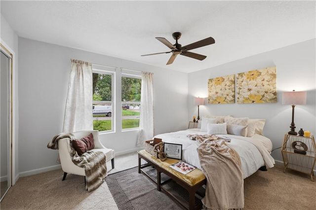 2526 Queen Ridge Drive, Independence, MO 64055