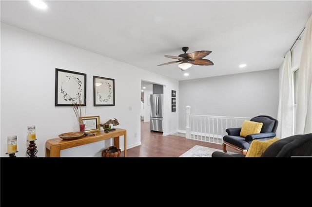 2526 Queen Ridge Drive, Independence, MO 64055