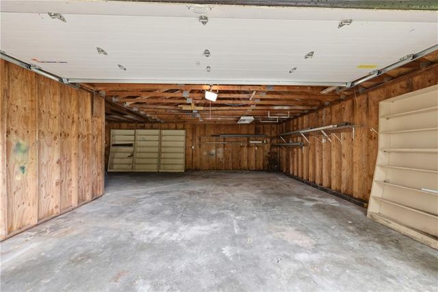 2526 Queen Ridge Drive, Independence, MO 64055