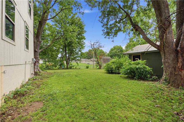 2526 Queen Ridge Drive, Independence, MO 64055