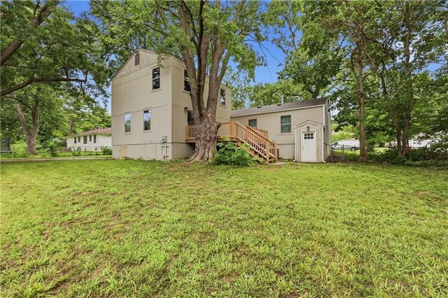 2526 Queen Ridge Drive, Independence, MO 64055