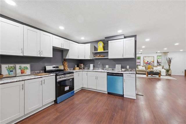 2526 Queen Ridge Drive, Independence, MO 64055