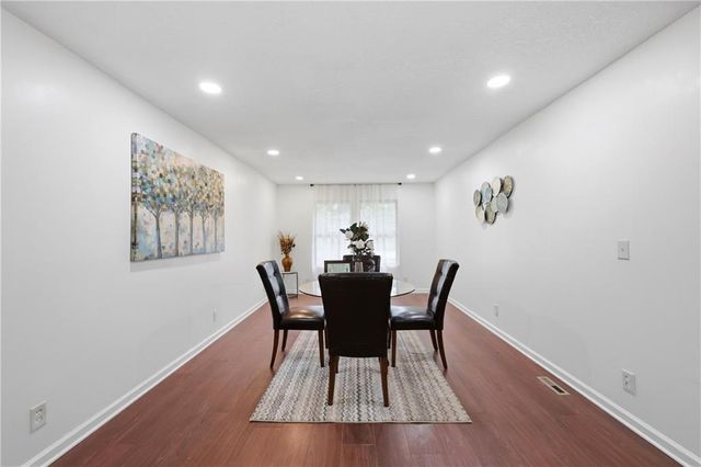 2526 Queen Ridge Drive, Independence, MO 64055