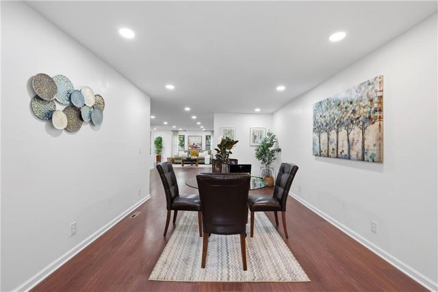 2526 Queen Ridge Drive, Independence, MO 64055