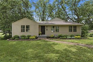 2526 Queen Ridge Drive, Independence, MO 64055