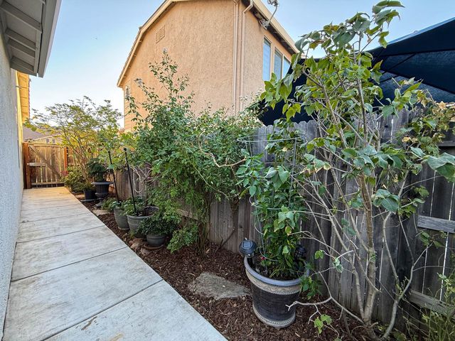 1965 Newark Way, Lincoln, CA 95648