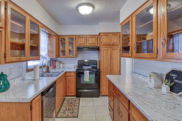 3831 NW Bell Ave, Lawton, OK 73505
